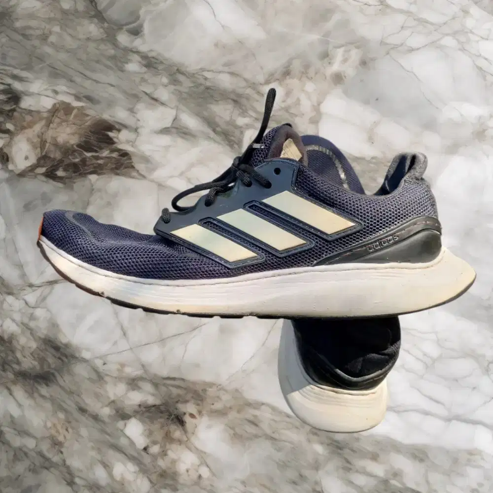 Sepatu Adidas Cloud Foam Comfort size 42 dapat bonus