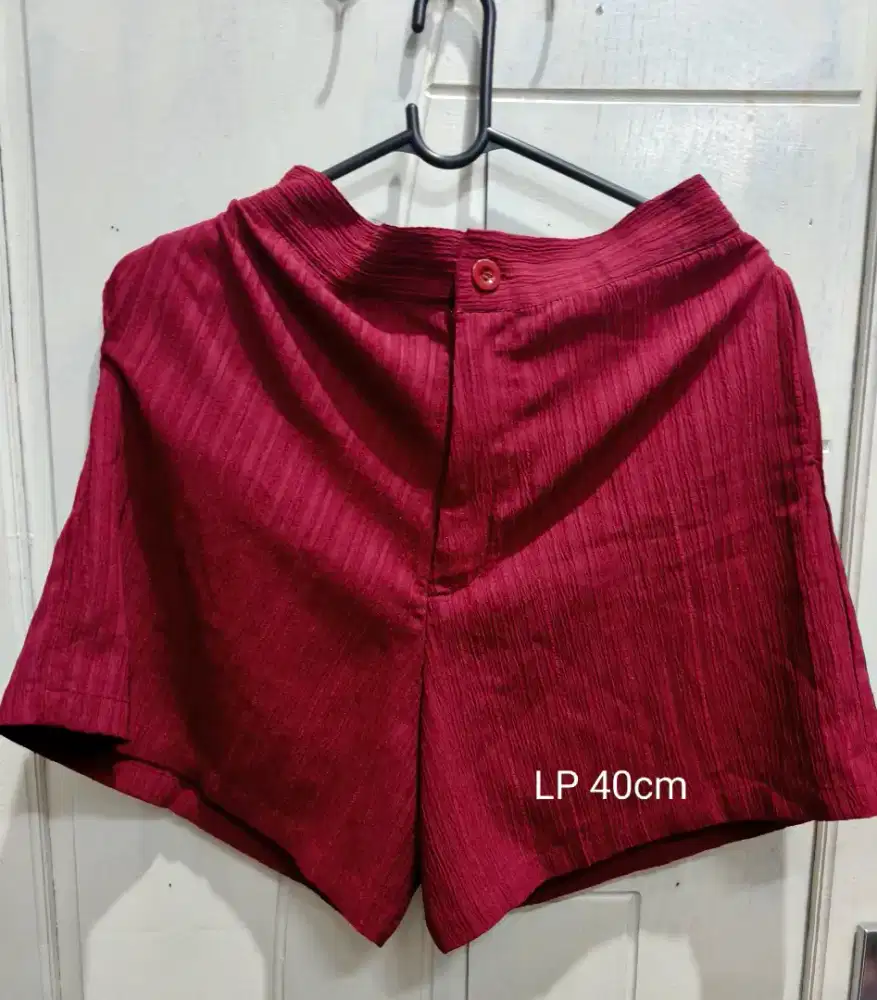 Preloved Celana Merah
