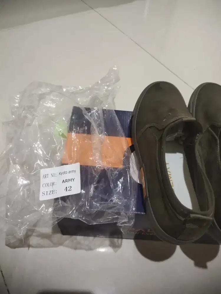 Sepatu Slip On Paul May