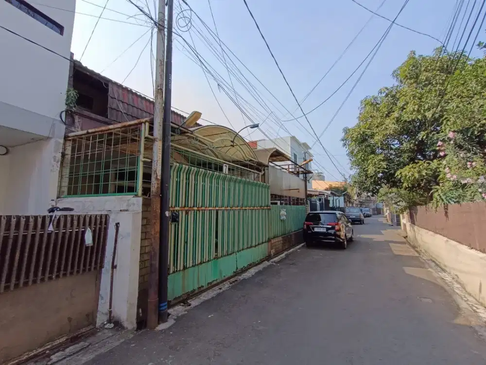 RUMAH LELANG MURAH BANGET 2 lantai siap huni di Jl. Srimanis No. 7