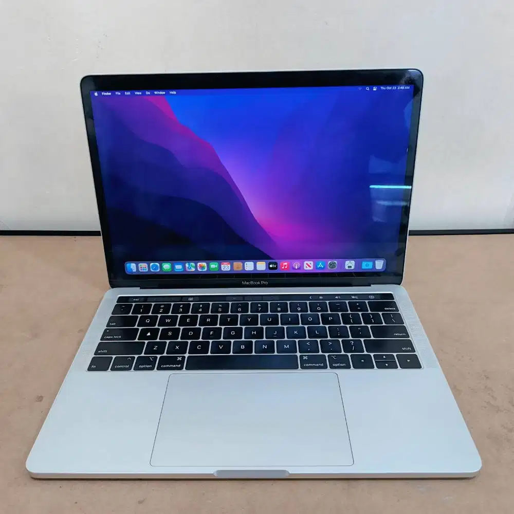 Macbook Pro 2019 touchbar 13 two thunderbolt Core i5 8Gb/256Gb SSD