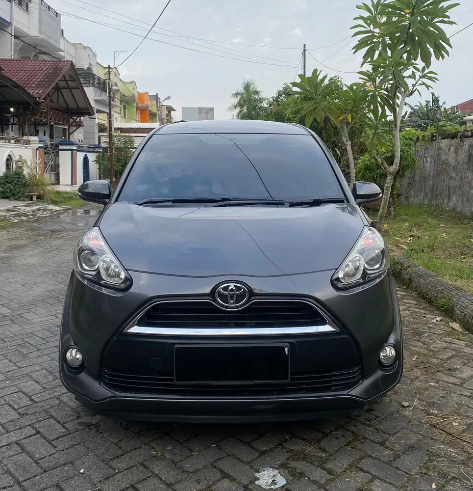 Toyota Sienta 1.5 V AT 2018