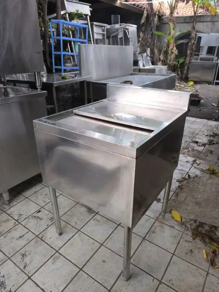 Stainles ware ice bin