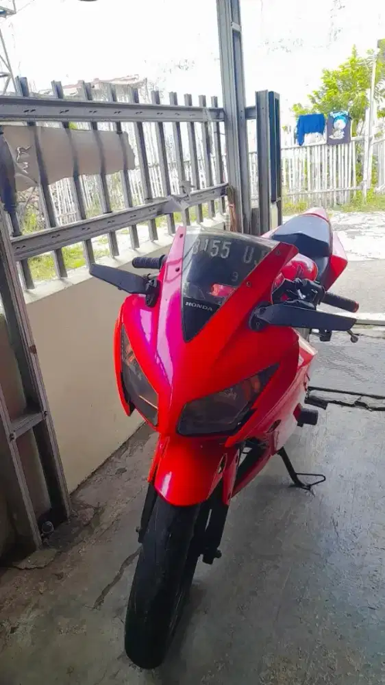 Honda CBR 150R jual Murah