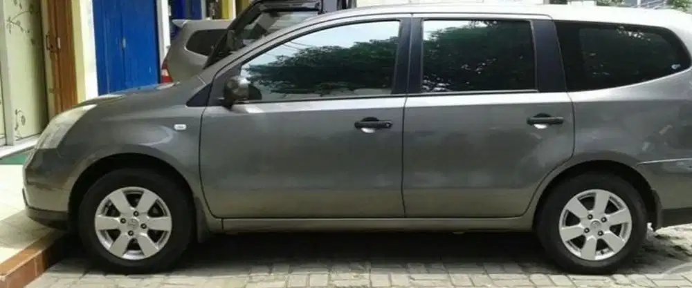 Nissan Grand livina 2010 Bensin