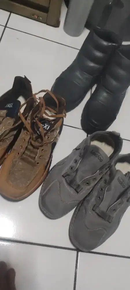 Sepatu kondisi masih baru