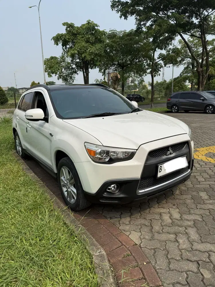 Outlander PX 2013 AT Matic Putih Terawat