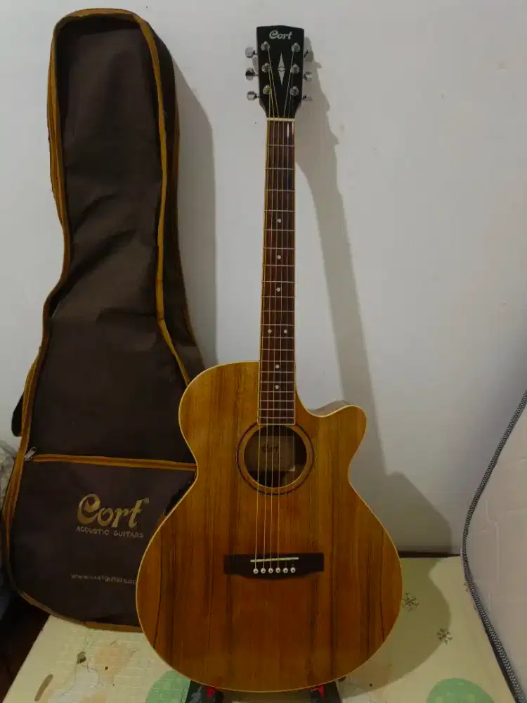 Gitar akustik elektrik Cort