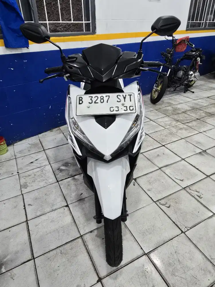 DIJUAL CASH HONDA VARIO 125 CBS LED OLD THN 2015 PAJAK IDUP SIAP PAKAI