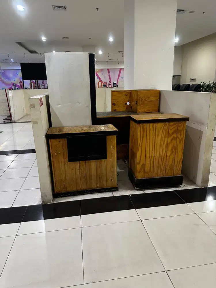 DIJUAL CPT: MEJA BOOTH 3 SET UNTUK MALL MASIH BAGUS (90%) - 4,5jt NEGO