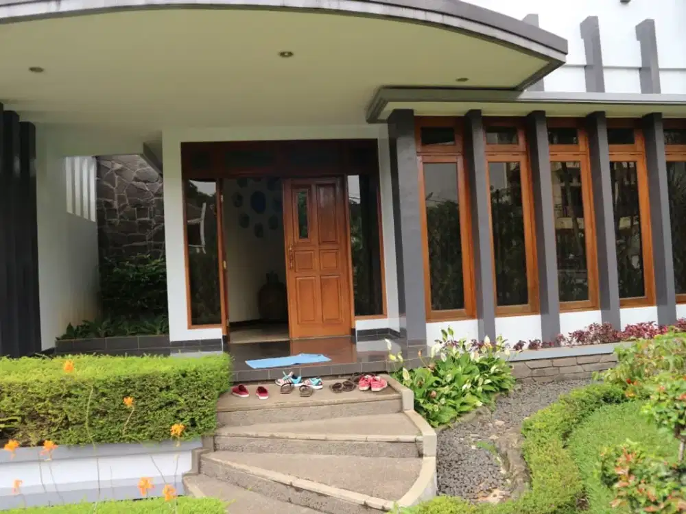 DIJUAL RUMAH MEWAH DAN NYAMAN JARANG ADA DI DAGO ASRI