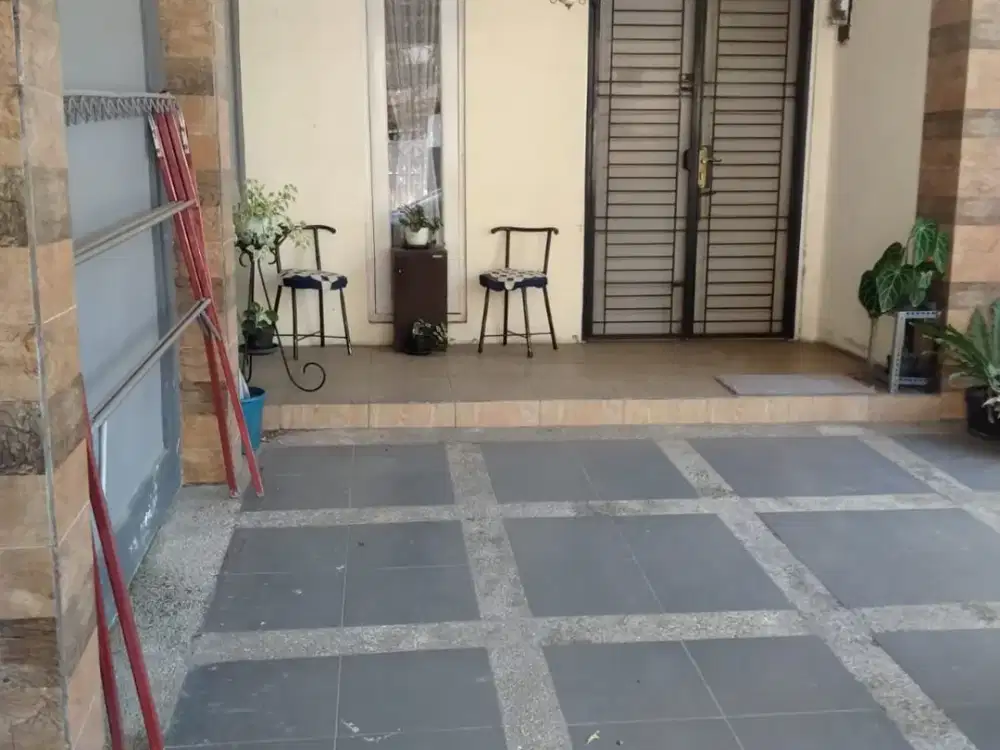 DIJUAL RUMAH NYAMAN DAN AMAN DI CISARANTEN WETAN