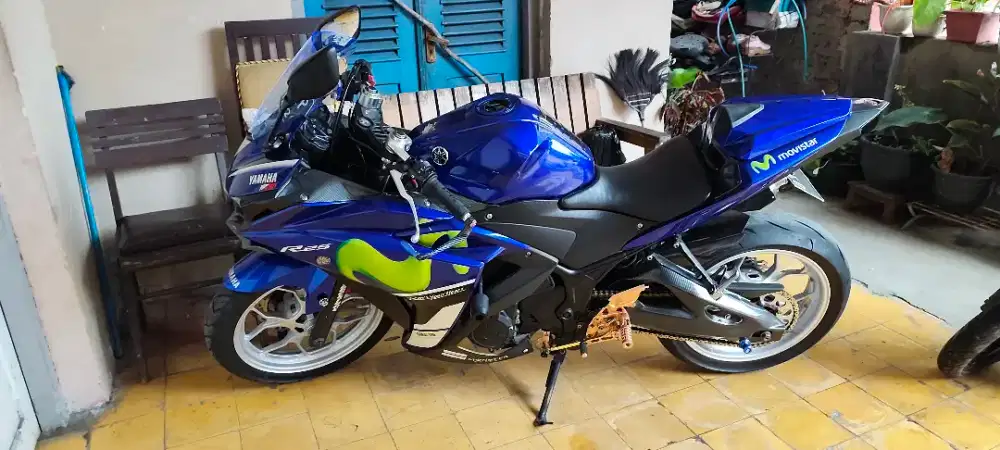 YAMAHA R25 2014