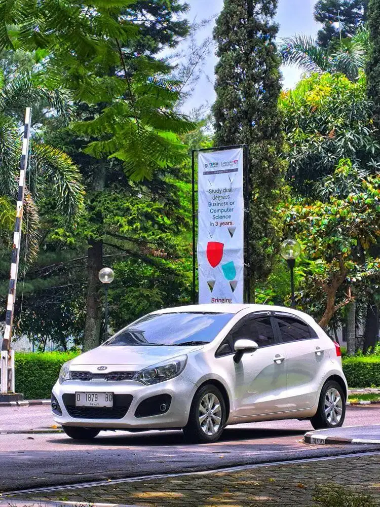 NEW KIA RIO SE 1.4 HB AT 2012 ISTIMEWA
