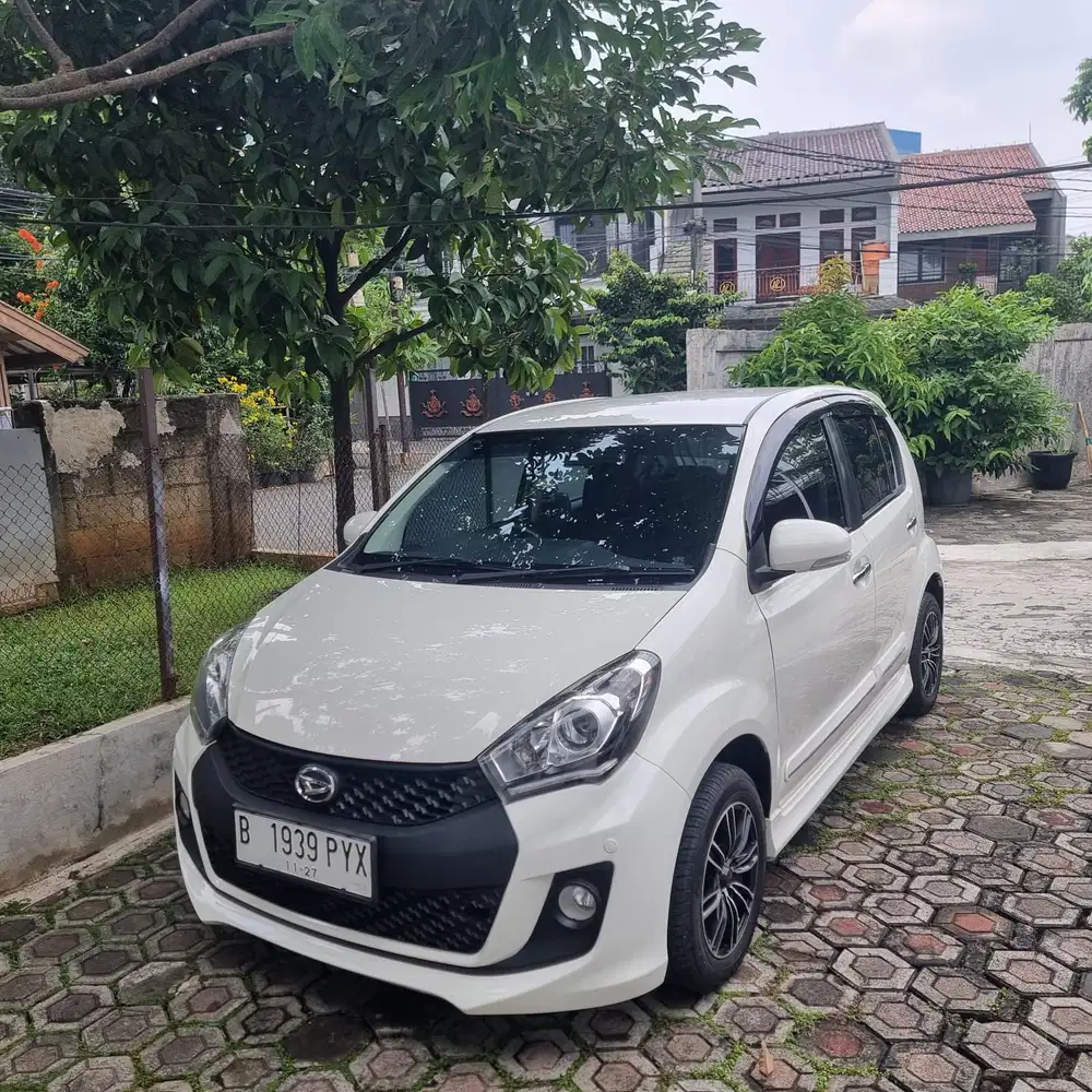 DAIHATSU SIRION'2016 RS MATIC KM56RB STNK BAN BARU PUTIH TERAWAT ISTW
