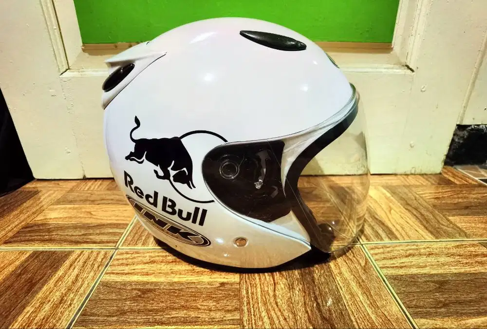JUAL HELM REDBULL PUTIH BARU HANYA 119RIBU NEGO
