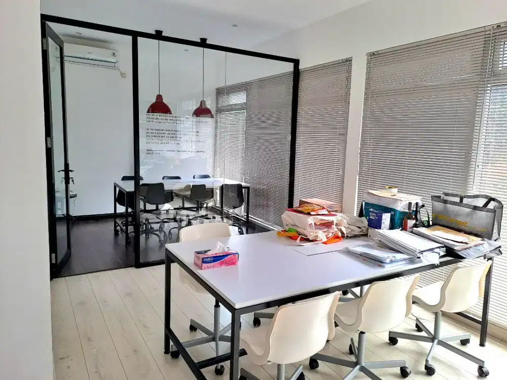 DiSEWAKAN RUMAH Kantor Jln SAMBAS, PANGLIMA  POLIM , KEB BARU, JAKSEL