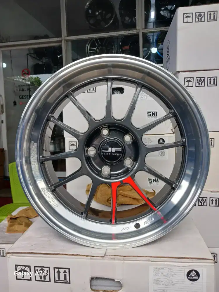 Velg venom 5 ring 18 lebar 8,5 pcd 5x114,3 ET 40 camry terios xpander