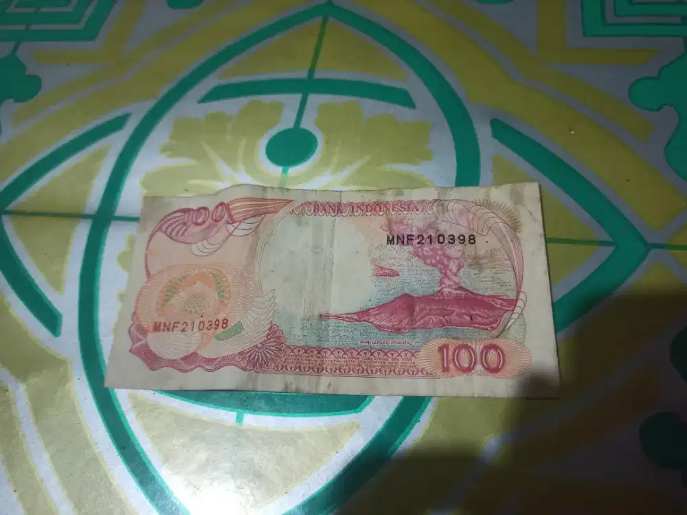 Uang kertas kuno 100 rupiah tahun 1992 untuk koleksi