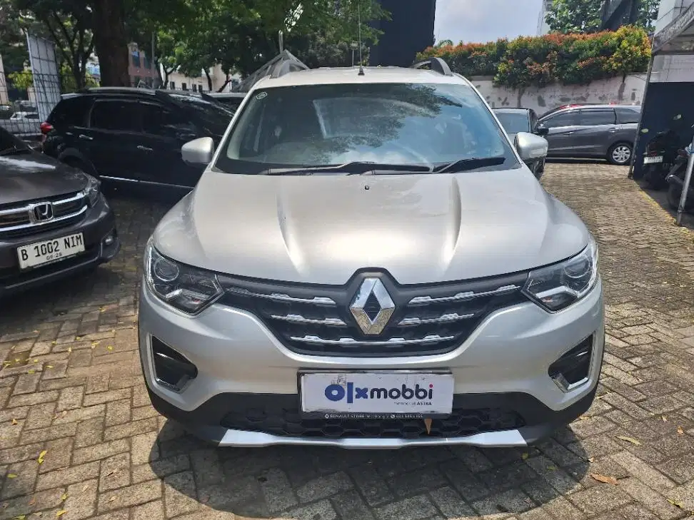 DP MURAH Renault Triber 1.0 RXZ Bensin-AT 2021 Silver CHKAB
