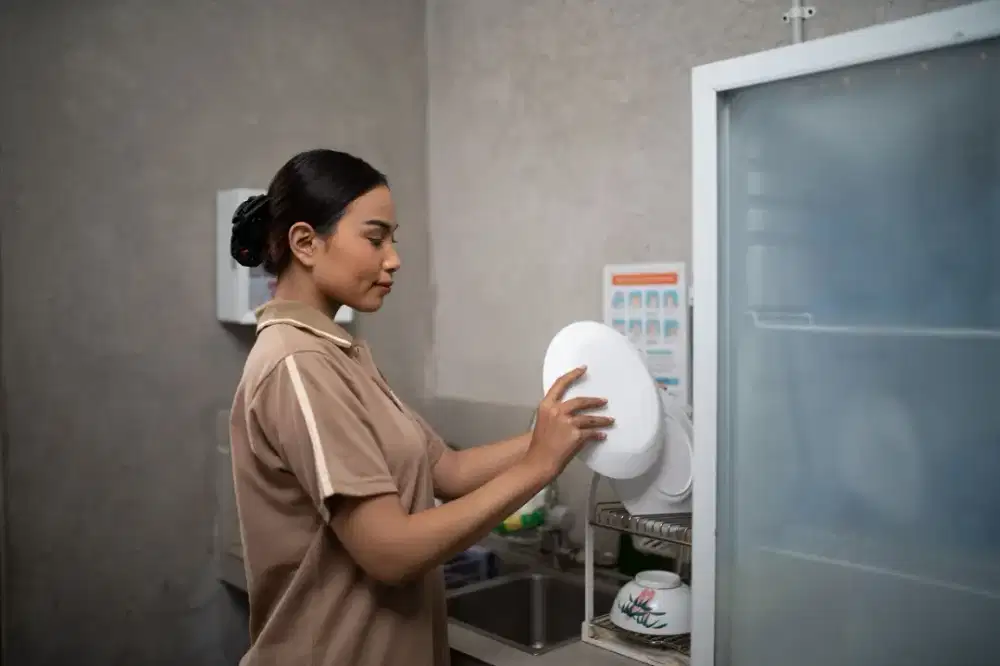 Dibutuhkan pembantu rumah tangga