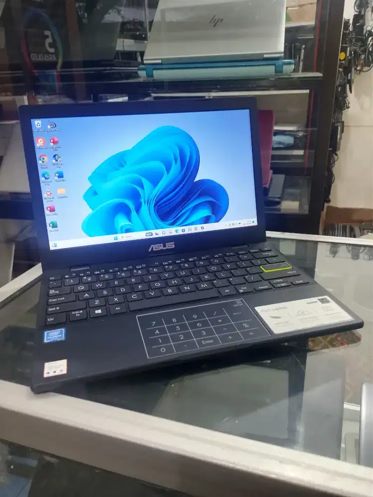 Asus E210M Celeron N4020 (12inch)Ram4Gb/Ssd256Gb