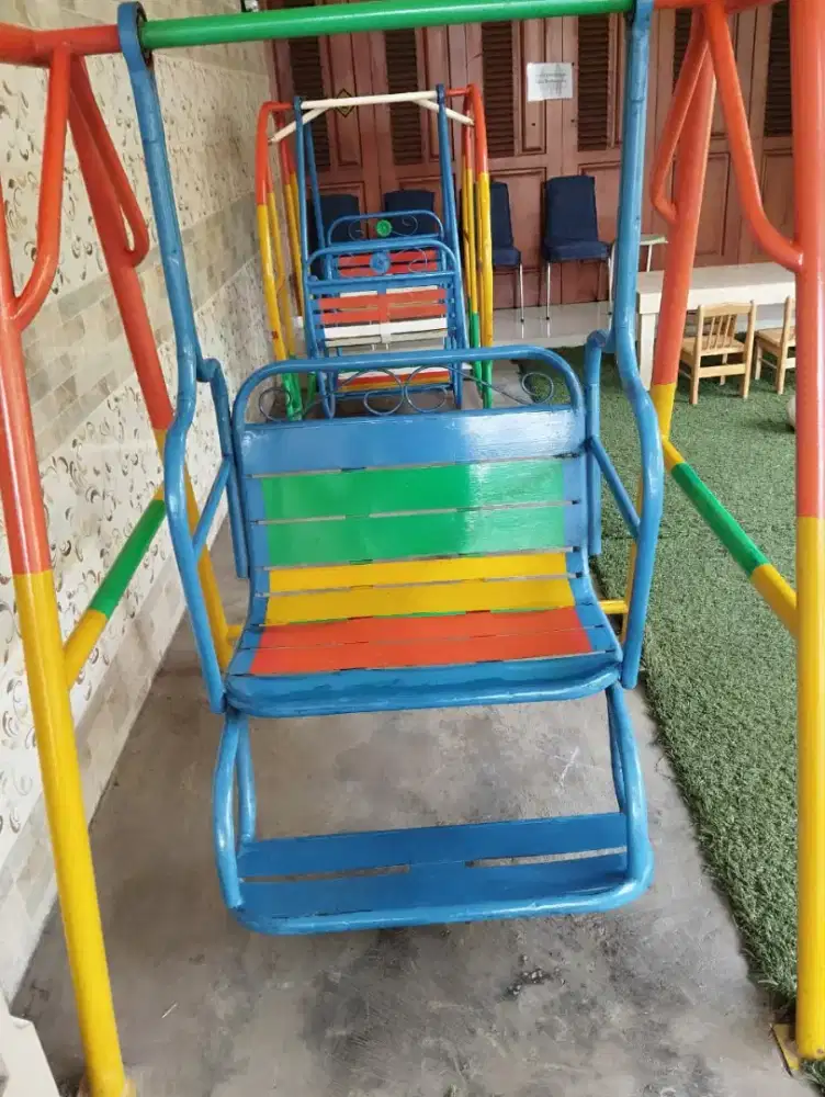 Ayunan besi anak