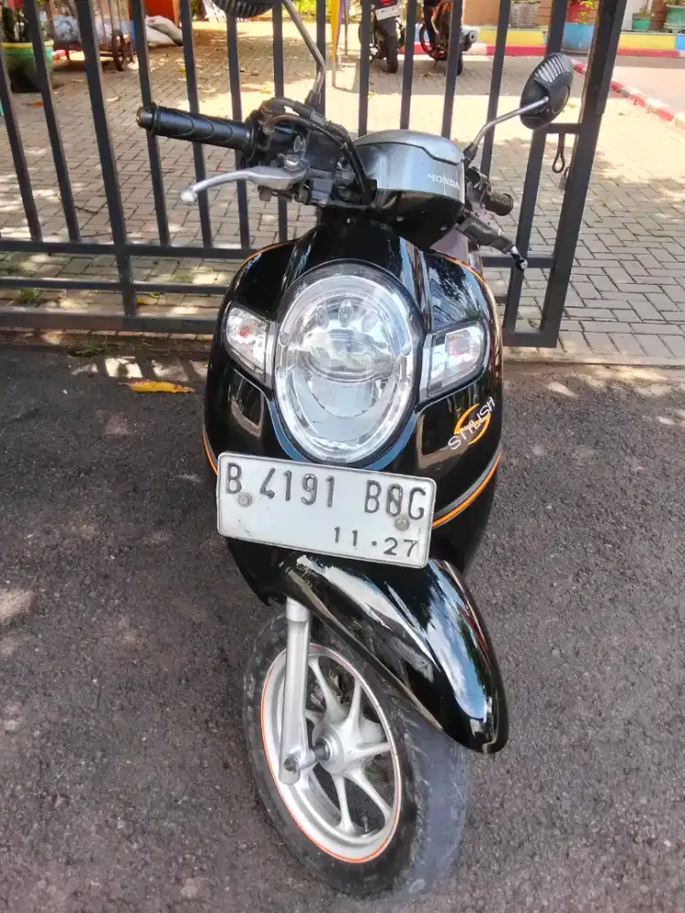 Jual motor Honda Scoopy tahun 2017