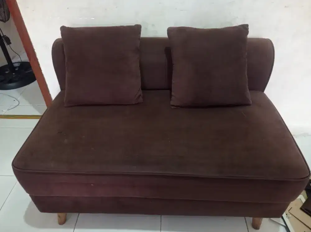 Di jual sofa kecil