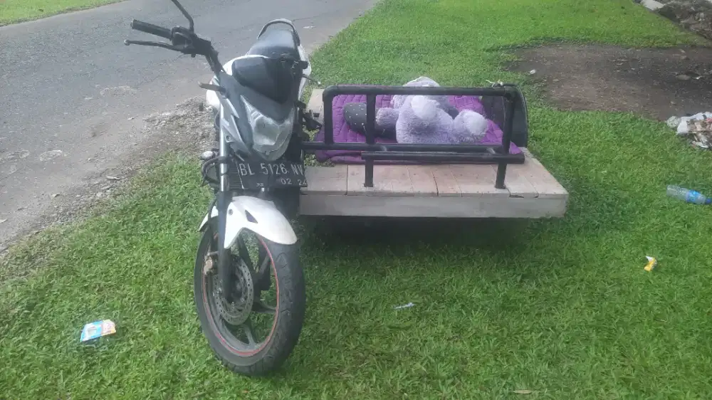 Becak honda CB150R 2014