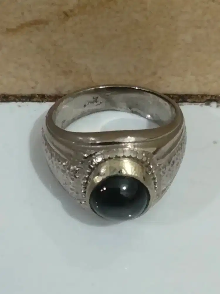 Cincin batu black safir