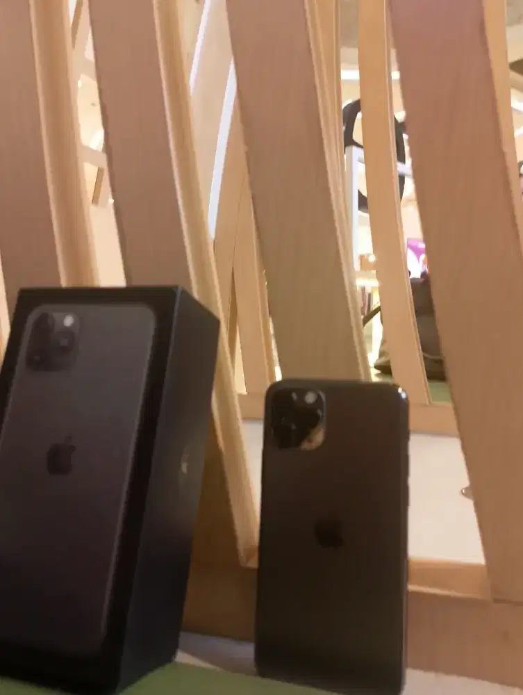 Iphone 11 pro 256gb wwh baruu guys