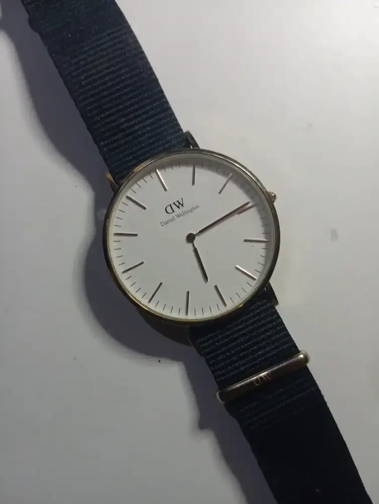Jam tangan Daniel Wellington Pria gold