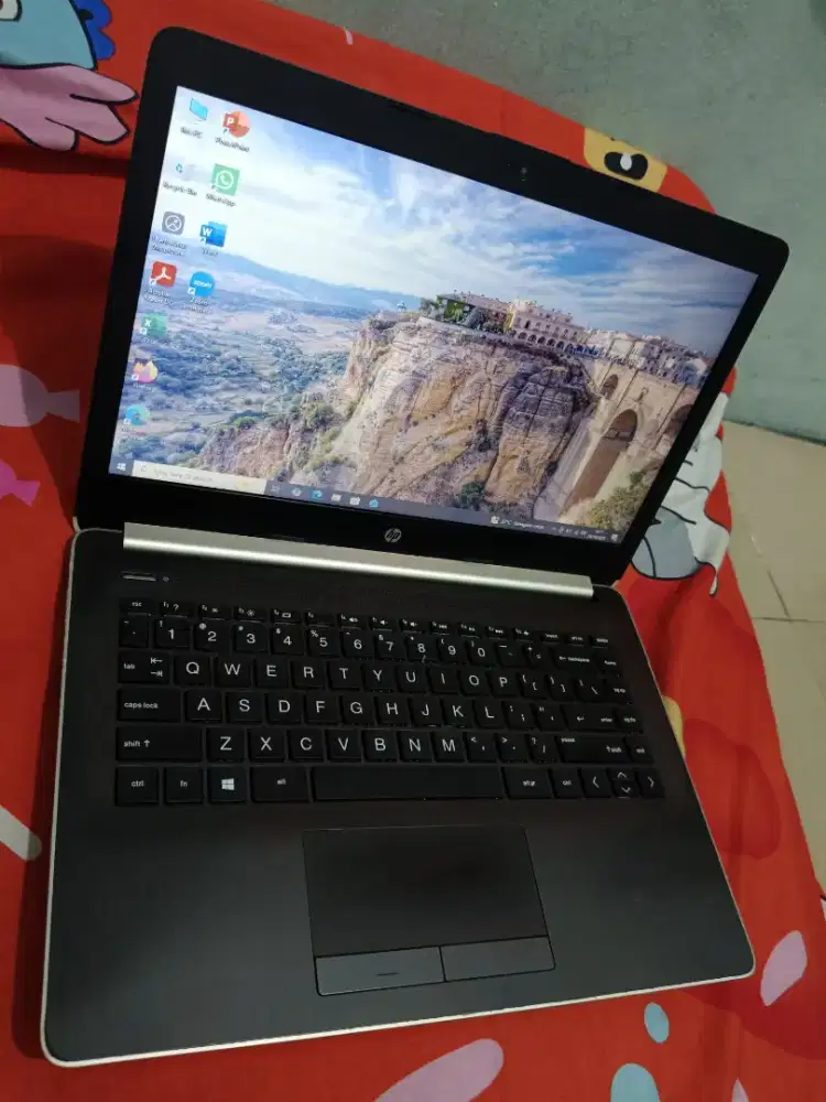 Bismillah dijual laptop hp AMD A9 Radeon R5