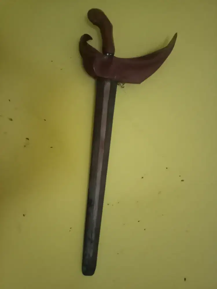 Keris lama dengan sarung gaya ladrang /gayaman