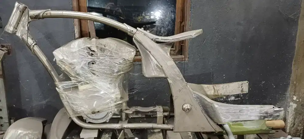 Tenaga kerja bengkel custom motor