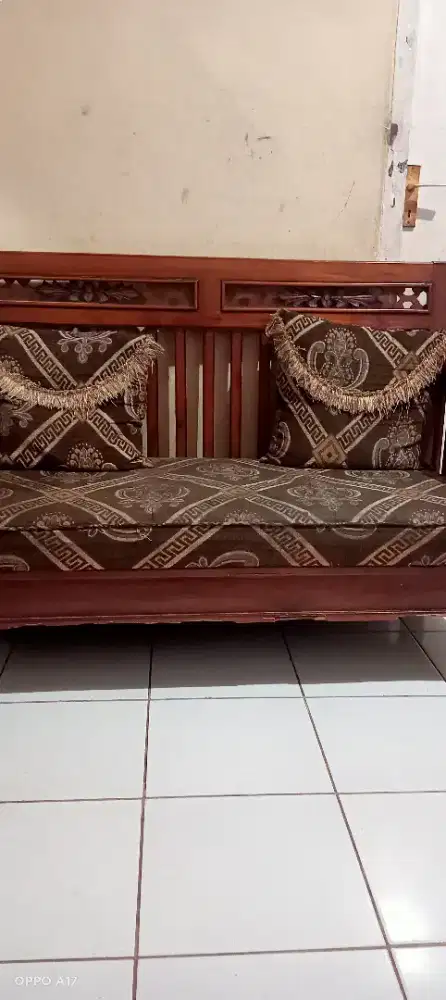 Sofa ruang tamu