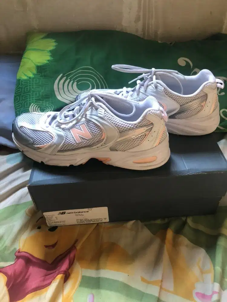 Sepatu NB 530 white light pink