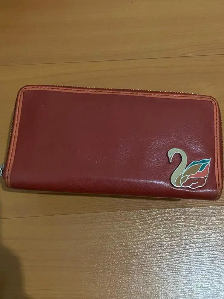 dompet angsa merah fossil