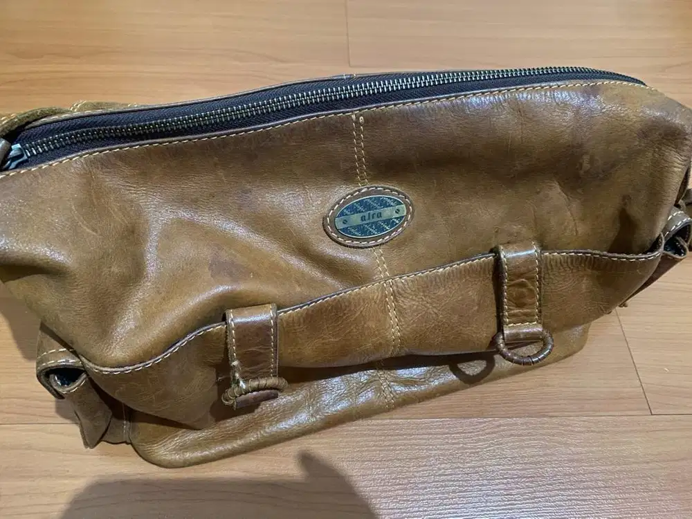 tas kulit aira besar