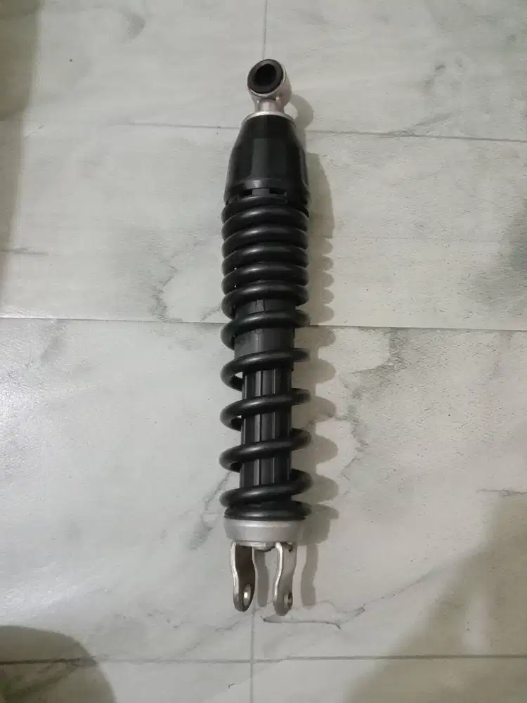 Shock belakang Honda beat street