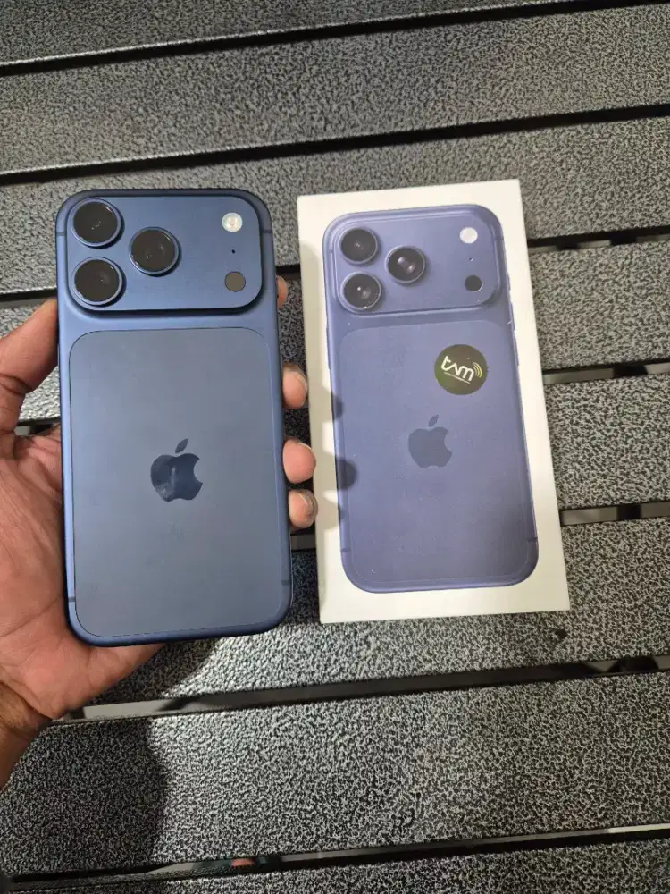 iPhone 17 pro 256gb iBox deep blue like new open box