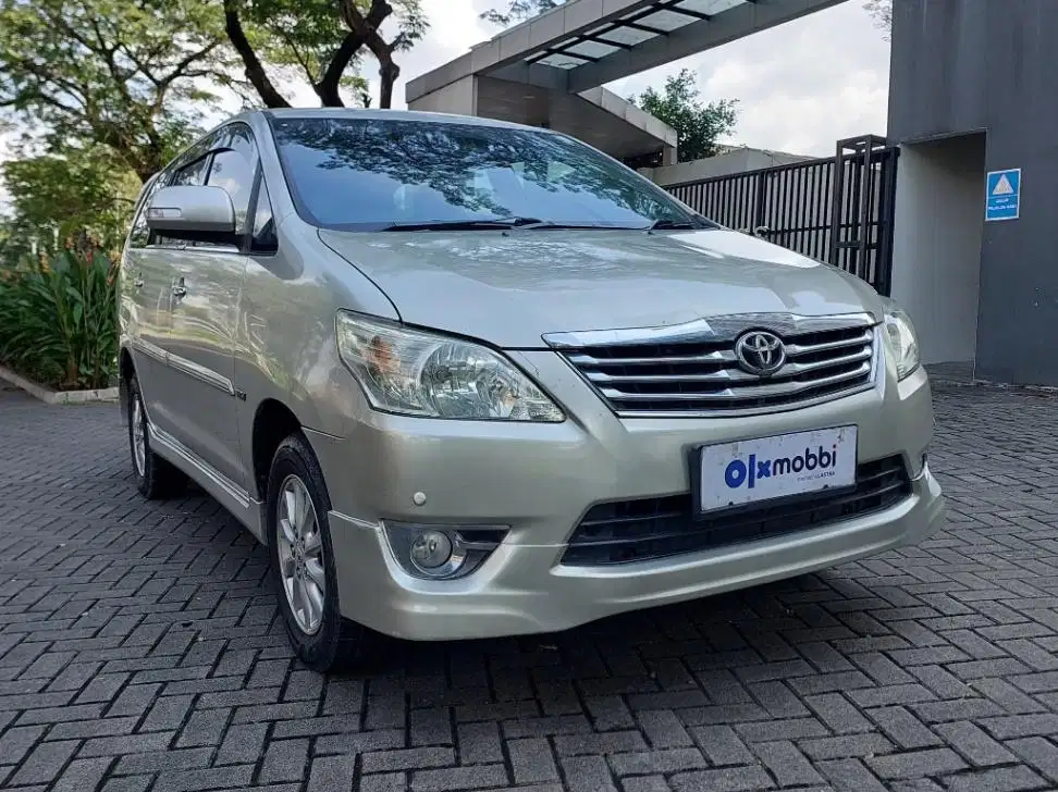 DP MURAH Toyota Kijang Innova 2.0 V Luxury Bensin-AT 2012 Silver CTRJB