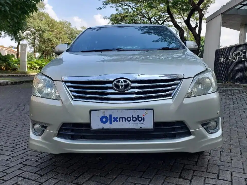 DP MURAH Toyota Kijang Innova 2.0 V Luxury Bensin-AT 2012 Silver CTRJB