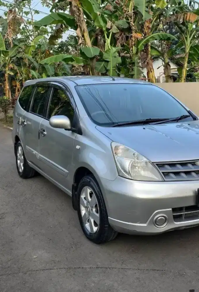 Nissan grand Livina