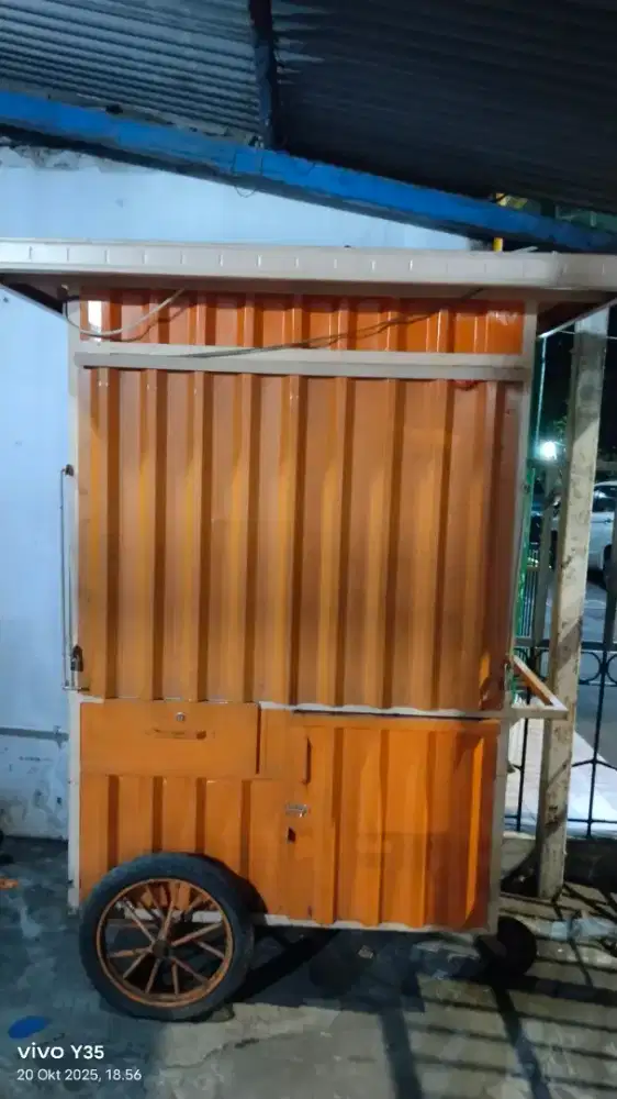 Gerobak bekas jualan Thai Tea