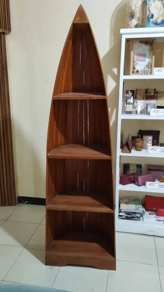 Rak Kapal Estetik Coklat Kayu