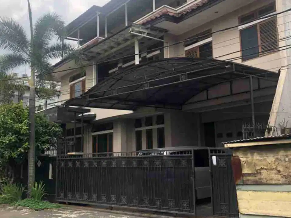JUAL/SEWA RUMAH MEWAH 3 LANTAI ,SAYAP KARAWITAN DAERAH TURANGGA,DEKAT TSM
