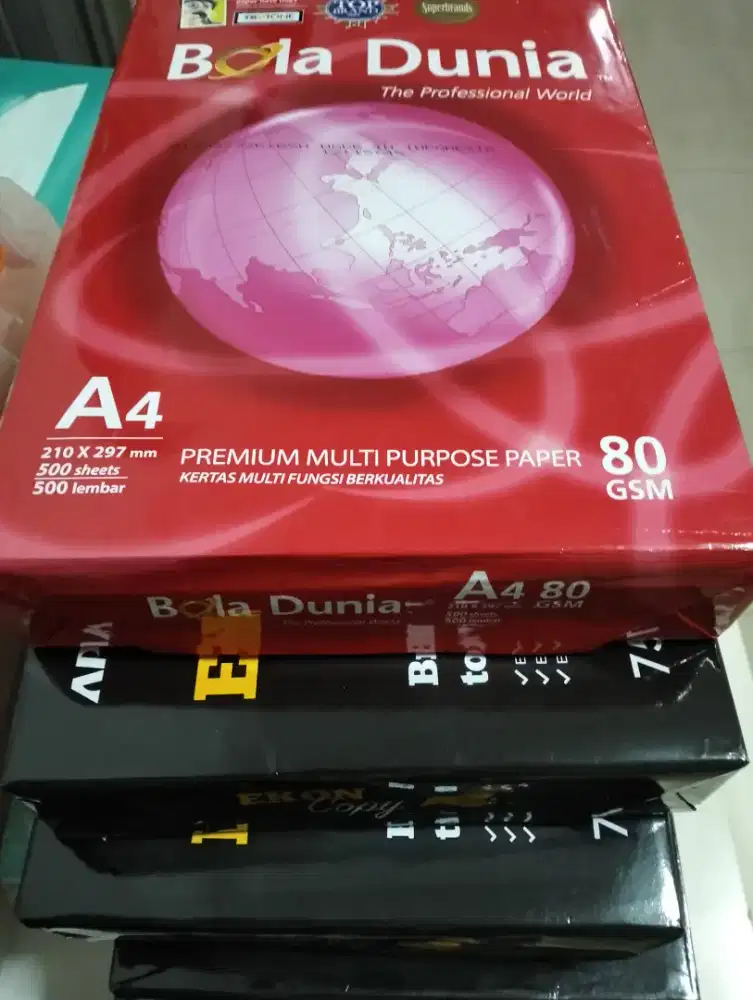 Kertas fotokopi A4 10 rim @32rb