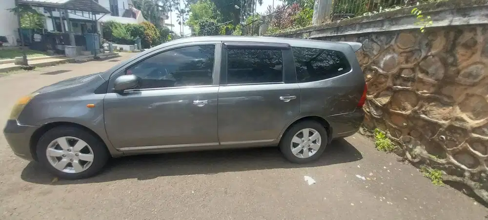 Nissan Grand livina 2010 Bensin